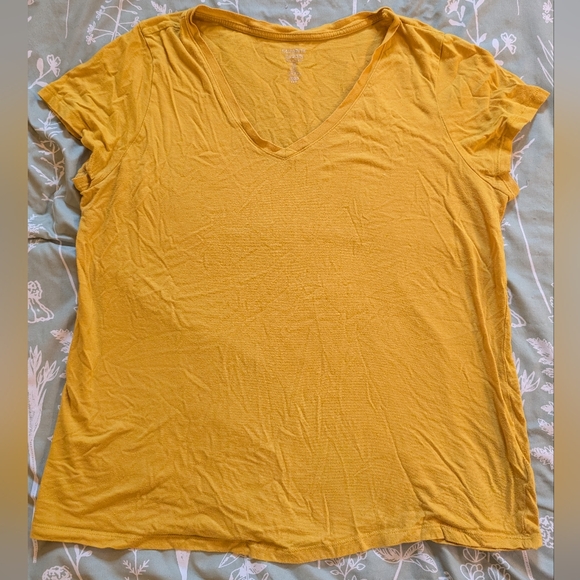 GAP Tops - Yellow v neck t-shirt